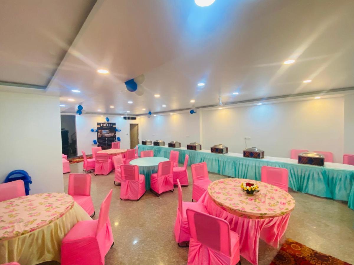 As Global Hotel Noida Buitenkant foto