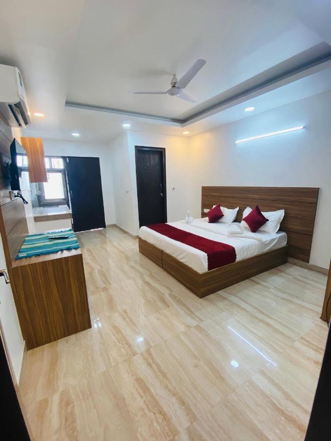 As Global Hotel Noida Buitenkant foto